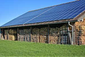 Sonnenenergie frei Haus Energiewende PV-Module auf Scheunendach